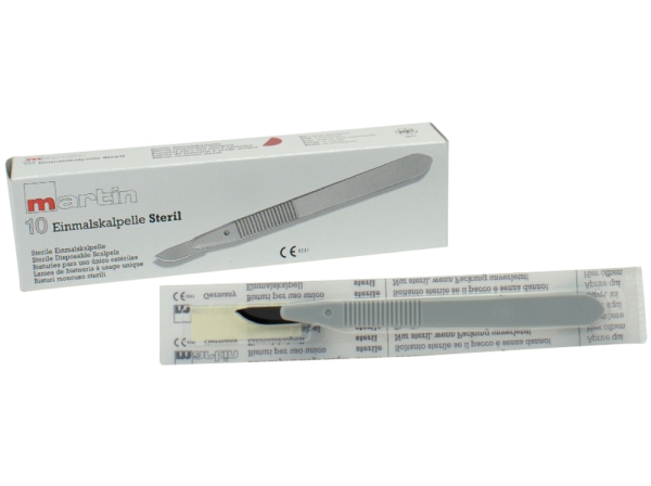 Disposable scalpels w. handle Fig.10 Pa
